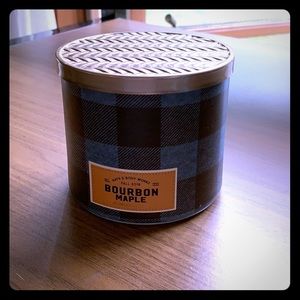 Bath and body works, bourbon maple candle